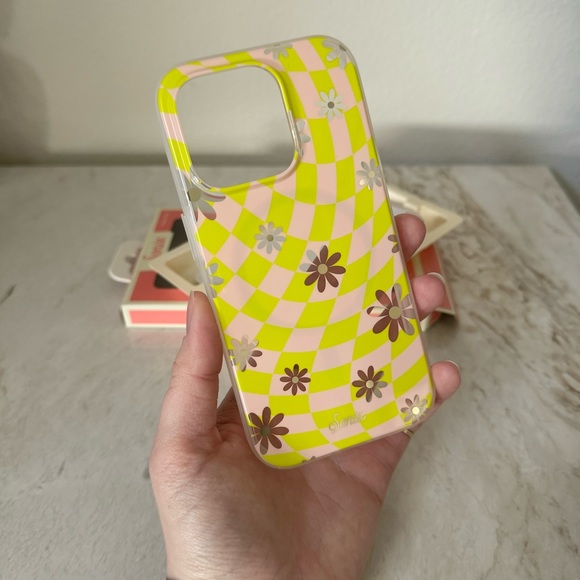 Sonix iPhone 15 Pro Case: Checkmate Daisy - Picture 7 of 8